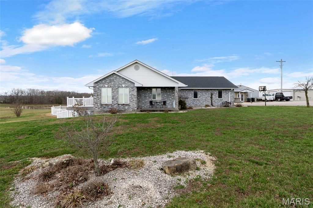 7633 Highway F, Perryville, MO 63775
