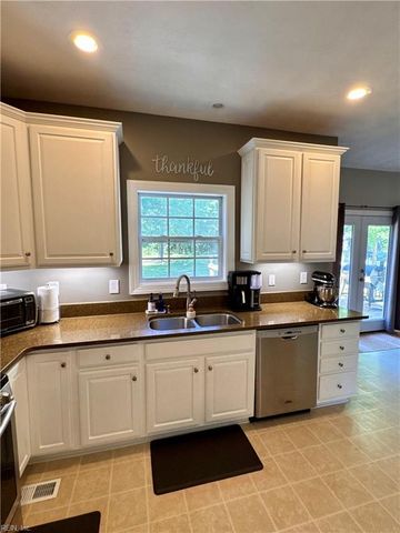 104 Woodhaven DR, Suffolk, VA 23435
