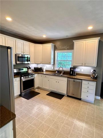 104 Woodhaven DR, Suffolk, VA 23435