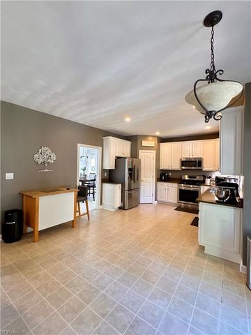 104 Woodhaven DR, Suffolk, VA 23435