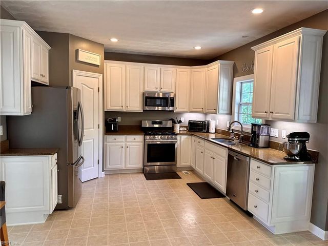 104 Woodhaven DR, Suffolk, VA 23435
