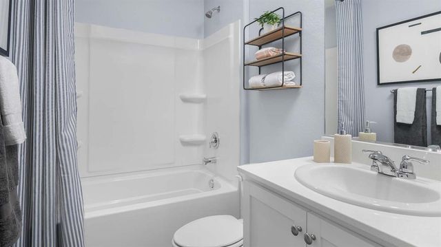 1649 Pacific Dr, Los Banos, CA 93635