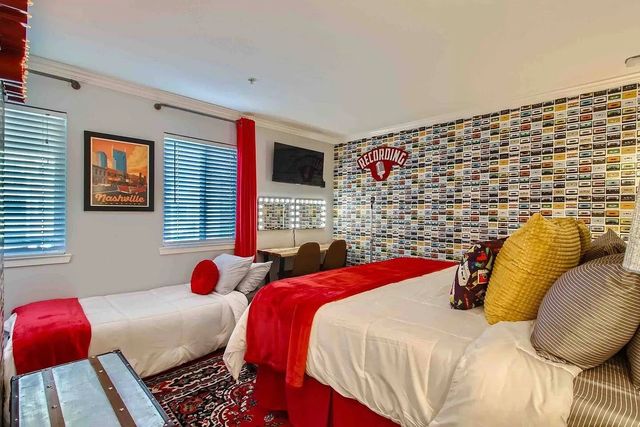 1042 1st Ave, N, Nashville, TN 37201