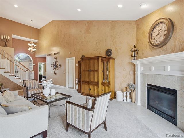 2633 Ridgecrest Drive, Utica, MI 48316