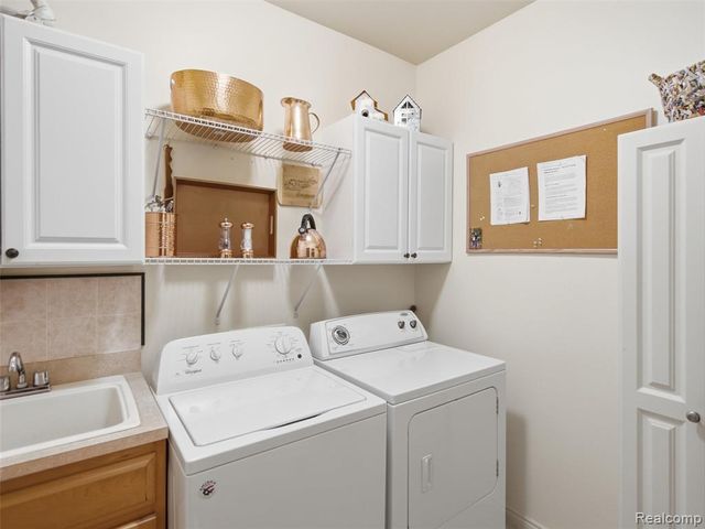 2633 Ridgecrest Drive, Utica, MI 48316