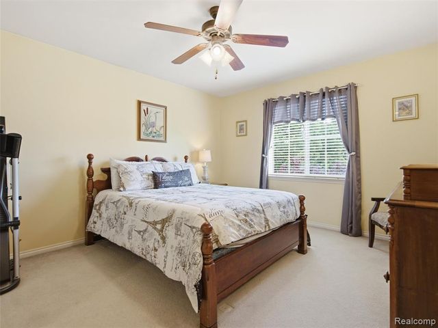 2633 Ridgecrest Drive, Utica, MI 48316