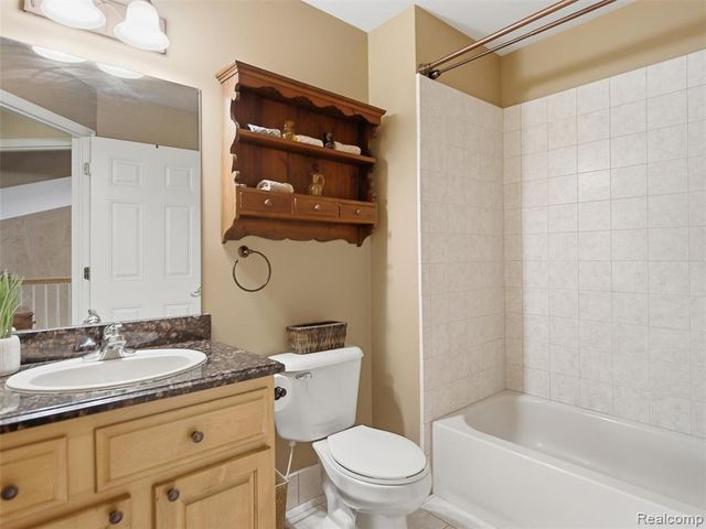 2633 Ridgecrest Drive, Utica, MI 48316