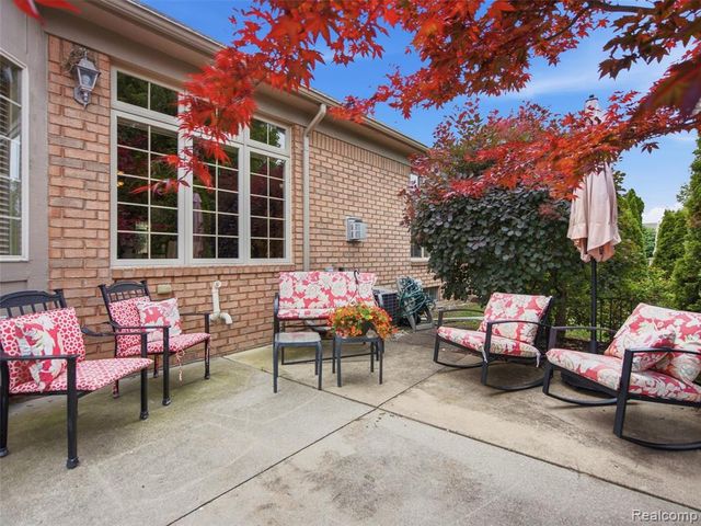 2633 Ridgecrest Drive, Utica, MI 48316
