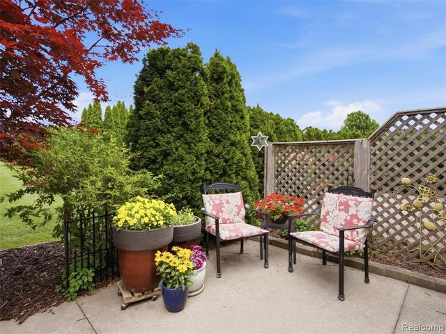 2633 Ridgecrest Drive, Utica, MI 48316