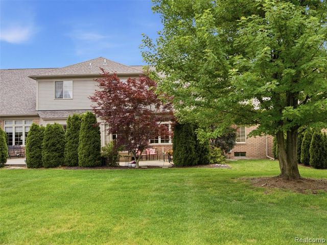 2633 Ridgecrest Drive, Utica, MI 48316