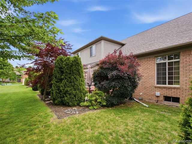 2633 Ridgecrest Drive, Utica, MI 48316