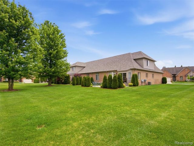 2633 Ridgecrest Drive, Utica, MI 48316