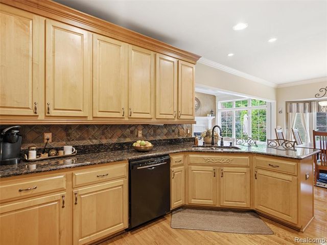 2633 Ridgecrest Drive, Utica, MI 48316