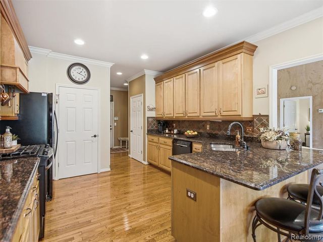 2633 Ridgecrest Drive, Utica, MI 48316