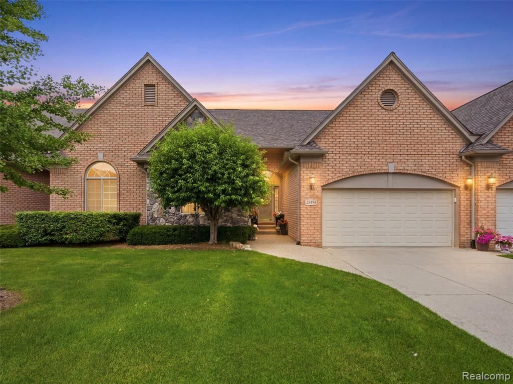 2633 Ridgecrest Drive, Utica, MI 48316