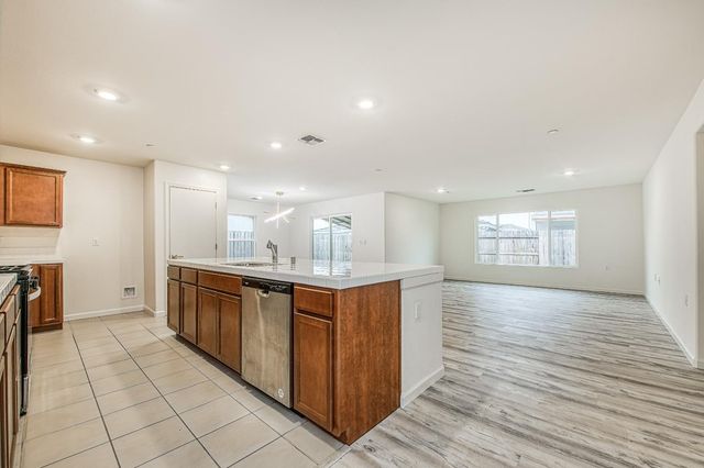 6708 E Mckenzie, Fresno, CA 93727