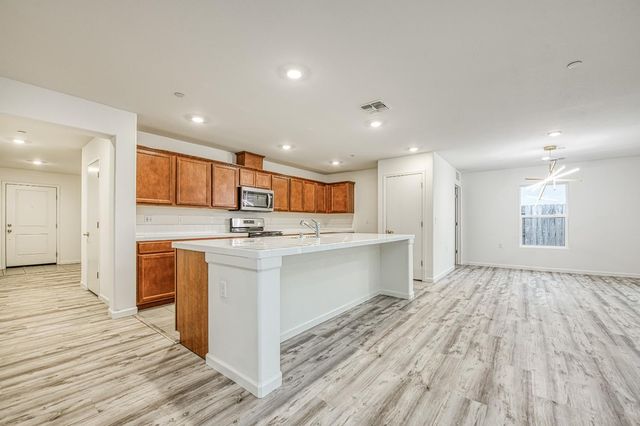 6708 E Mckenzie, Fresno, CA 93727