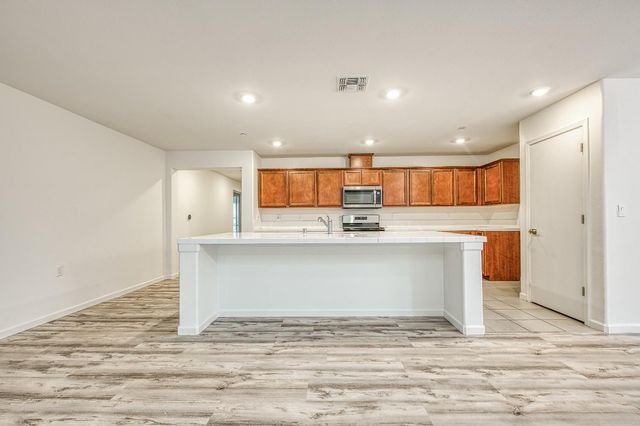 6708 E Mckenzie, Fresno, CA 93727