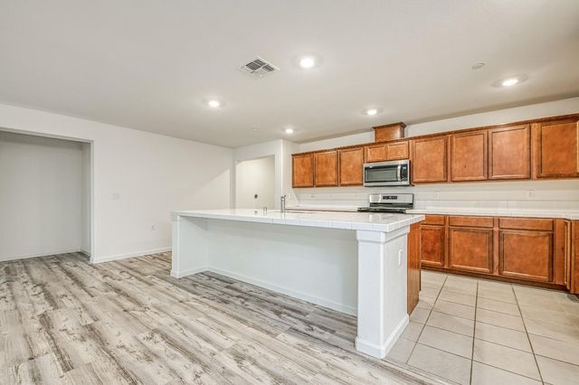 6708 E Mckenzie, Fresno, CA 93727