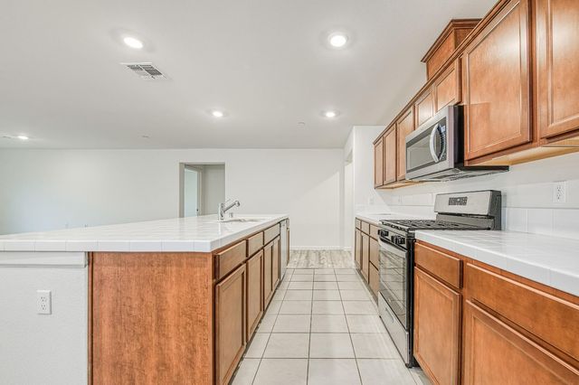 6708 E Mckenzie, Fresno, CA 93727