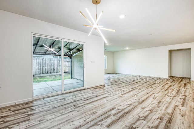 6708 E Mckenzie, Fresno, CA 93727