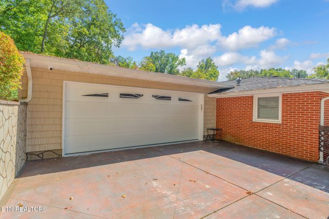 9203 E Antioch Church Rd, Lenoir City, TN 37772