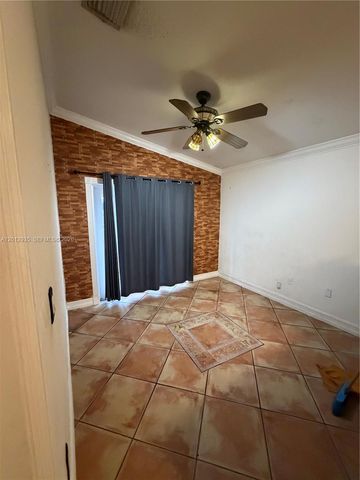 8435 NW 189th Ln 1403, Hialeah, FL 33015