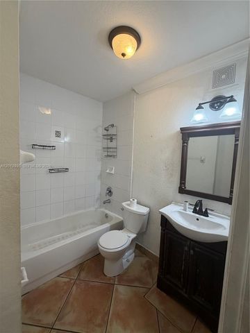 8435 NW 189th Ln 1403, Hialeah, FL 33015