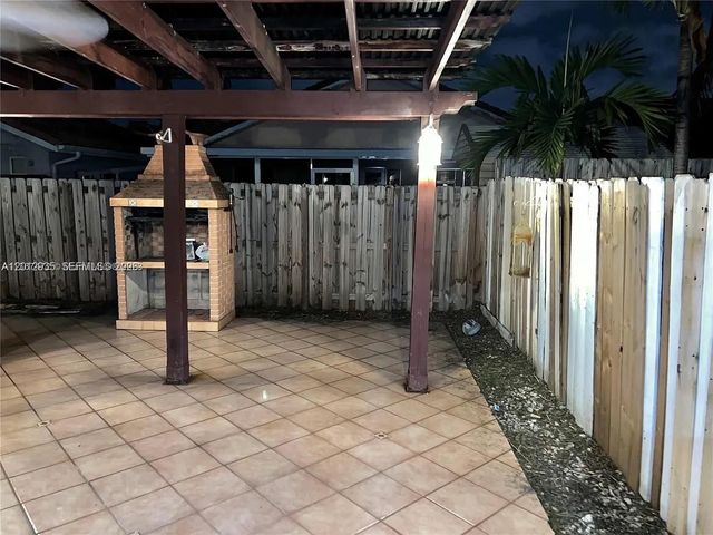 8435 NW 189th Ln 1403, Hialeah, FL 33015