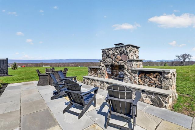124 Mulford Drive, Wallkill, NY 12589