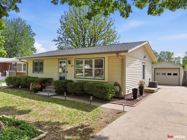 1737 Deweese Drive, Lincoln, NE 68504