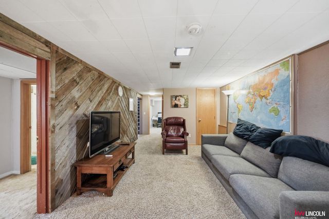 1737 Deweese Drive, Lincoln, NE 68504