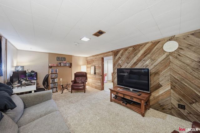 1737 Deweese Drive, Lincoln, NE 68504