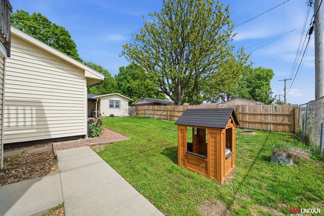 1737 Deweese Drive, Lincoln, NE 68504