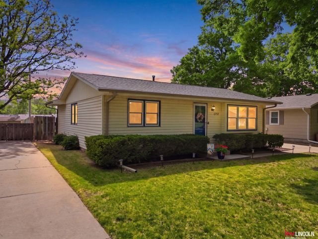 1737 Deweese Drive, Lincoln, NE 68504