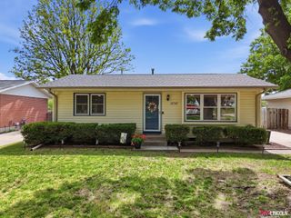 1737 Deweese Drive, Lincoln, NE 68504