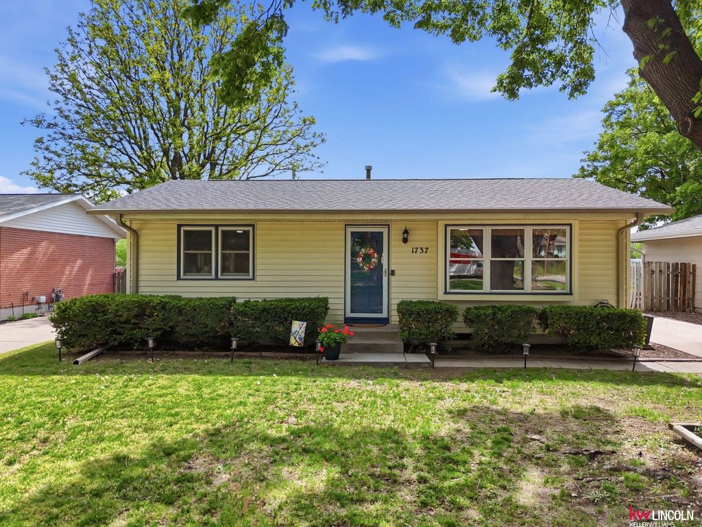 1737 Deweese Drive, Lincoln, NE 68504