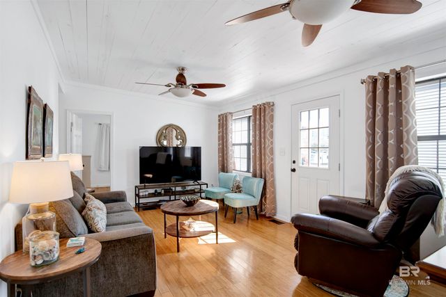 217 W 4th Avenue, Gulf Shores, AL 36542