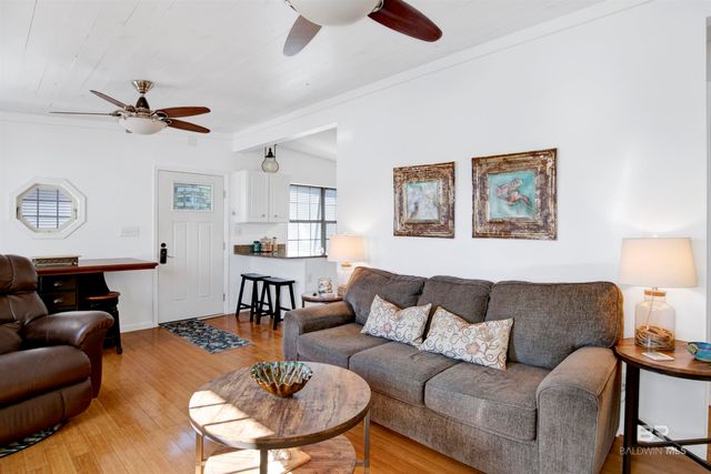 217 W 4th Avenue, Gulf Shores, AL 36542