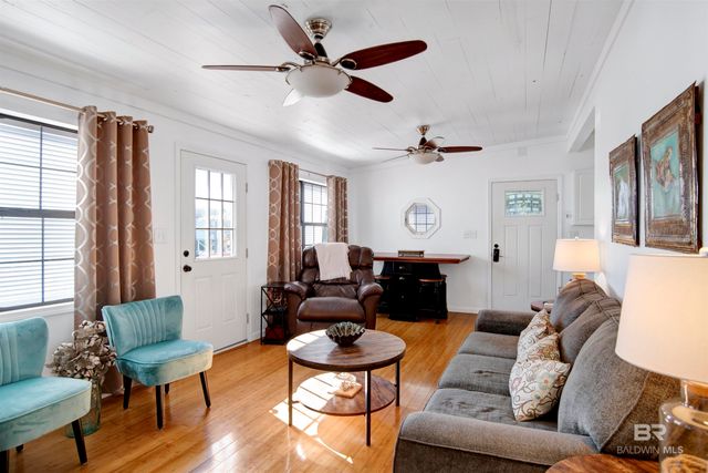 217 W 4th Avenue, Gulf Shores, AL 36542