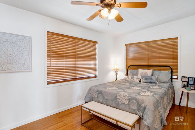 217 W 4th Avenue, Gulf Shores, AL 36542