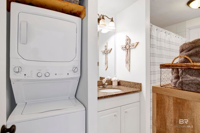 217 W 4th Avenue, Gulf Shores, AL 36542