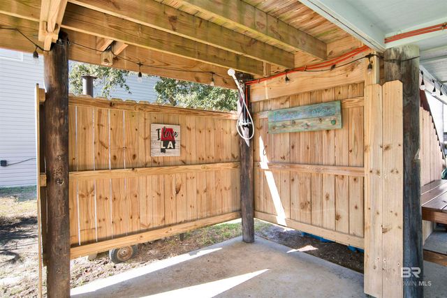 217 W 4th Avenue, Gulf Shores, AL 36542