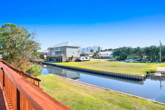 217 W 4th Avenue, Gulf Shores, AL 36542