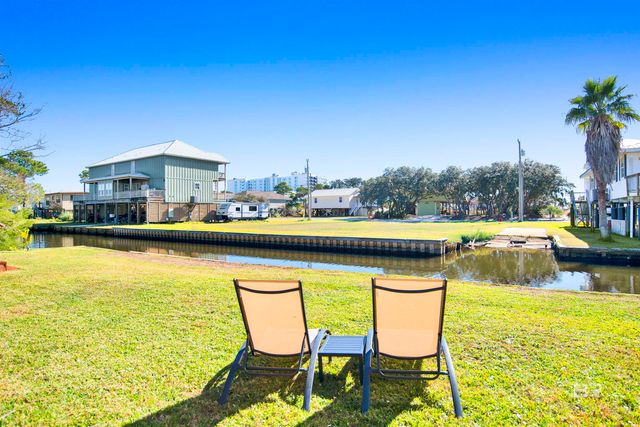 217 W 4th Avenue, Gulf Shores, AL 36542