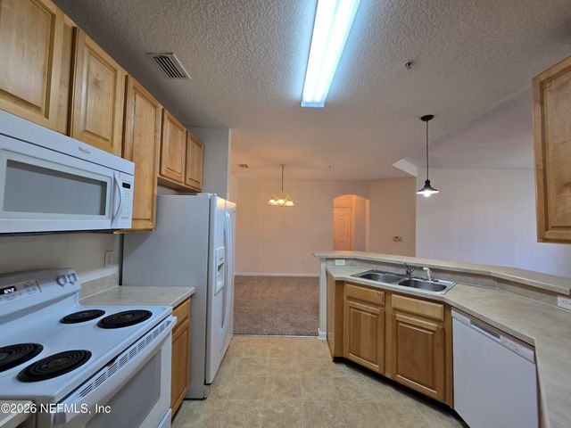 785 OAKLEAF PLANTATION Parkway 1824, Orange Park, FL 32065