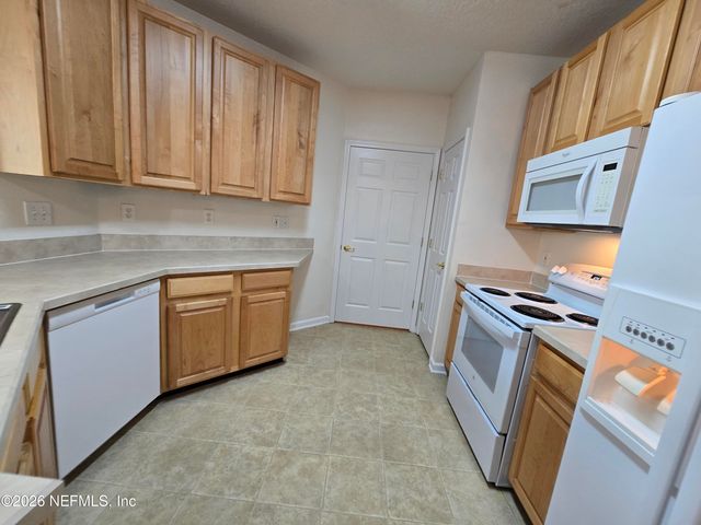 785 OAKLEAF PLANTATION Parkway 1824, Orange Park, FL 32065