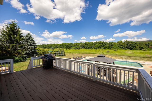 89 Brookside Lane, Lagrangeville, NY 12540