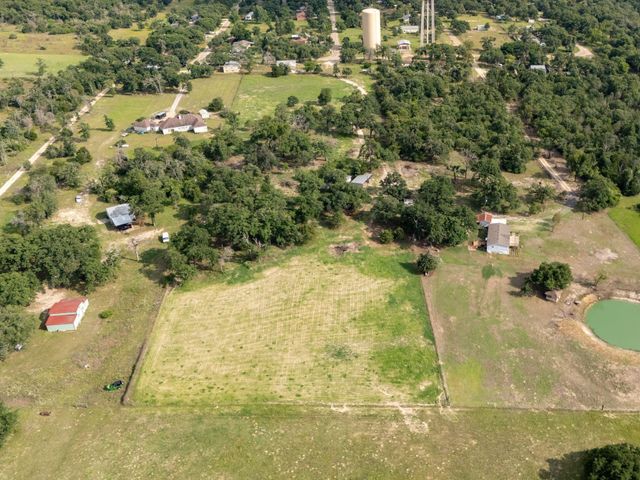 570 Oak Park Five ST, Rockdale, TX 76567