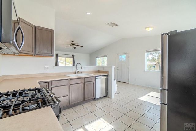 2425 Atlanta Ave, Pueblo, CO 81003
